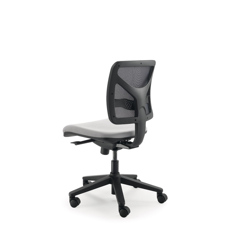 stolica s permanentnim mehanizmom